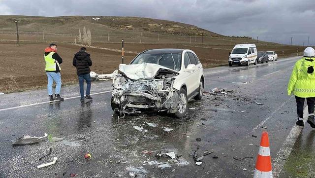 Bayram tatili d&ouml;n&uuml;ş&uuml; trafik kazası: 1 &ouml;l&uuml;, 5 yaralı 2