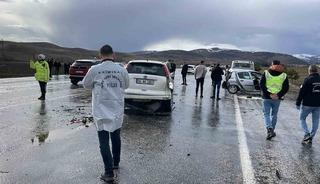 Bayram tatili d&ouml;n&uuml;ş&uuml; trafik kazası: 1 &ouml;l&uuml;, 5 yaralı