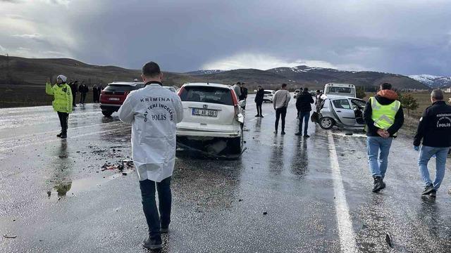 Bayram tatili dönüşü trafik kazası: 1 ölü, 5 yaralı