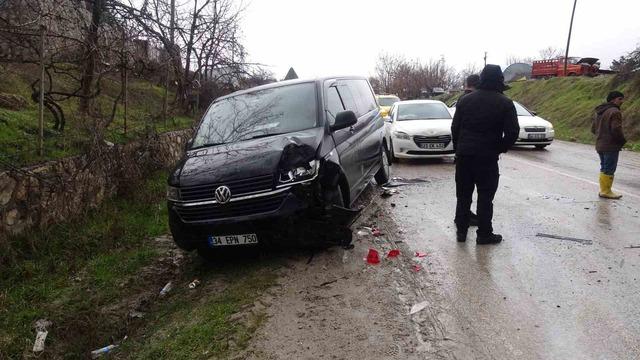 Malatya&rsquo;da 5 ara&ccedil;lı zincirleme kaza: 4 yaralı 1