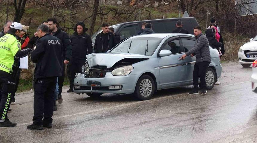 Malatya&rsquo;da 5 ara&ccedil;lı zincirleme kaza: 4 yaralı