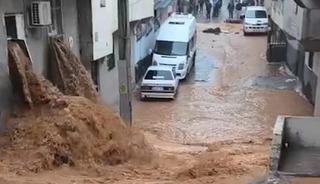Yer: Şanlıurfa! Sağanak nedeniyle cadde ve sokaklar g&ouml;le d&ouml;nd&uuml;