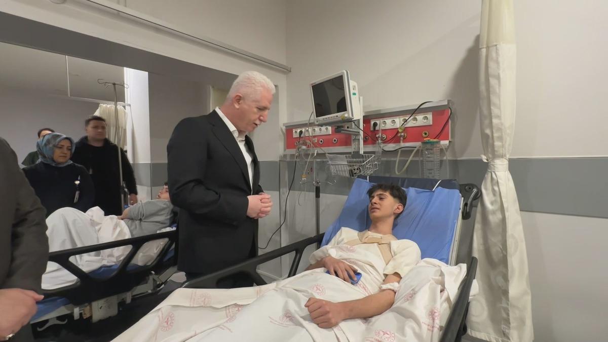 Son dakika| İstanbul Fatih te iki bina &ccedil;&ouml;kt&uuml;! Vali Davut G&uuml;l patlamanın nedenini a&ccedil;ıkladı: 1 kişi hayatını kaybetti 3