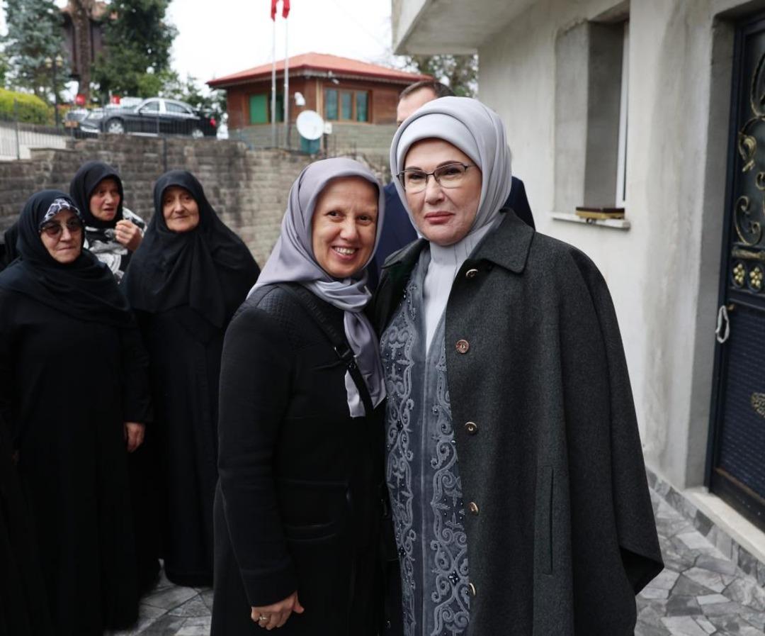 Cumhurbaşkanı Erdoğan, Rize de komşularıyla bayramlaştı 2