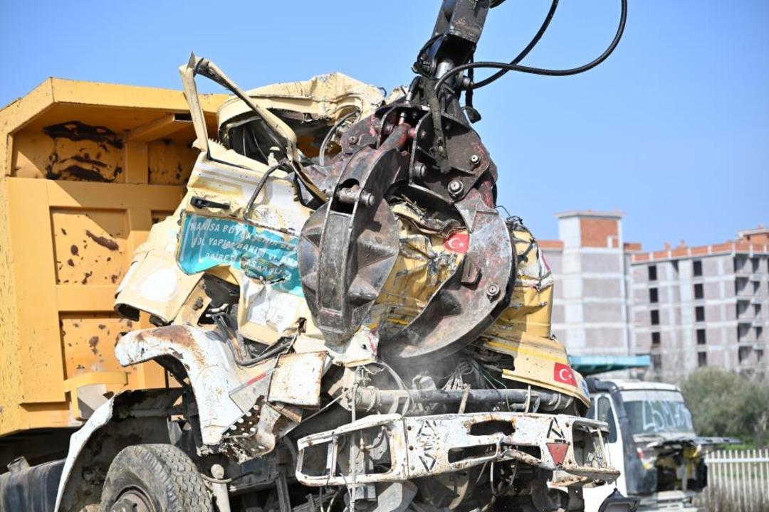 Manisa&rsquo;da hurda ve sahipsiz ara&ccedil;lar MKE&rsquo;ye sevk edildi 1