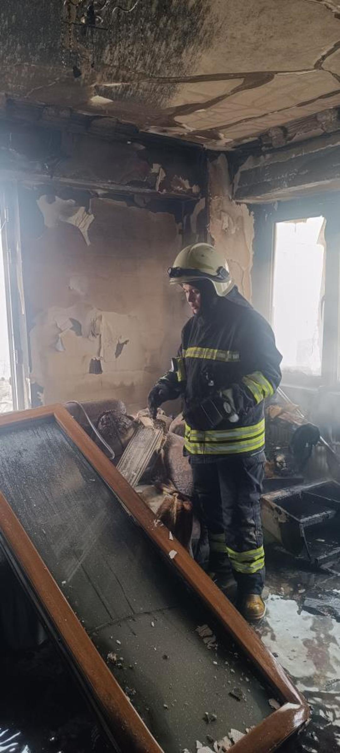 Yangında dumandan etkilenen 3 kişi hastaneye kaldırıldı 2