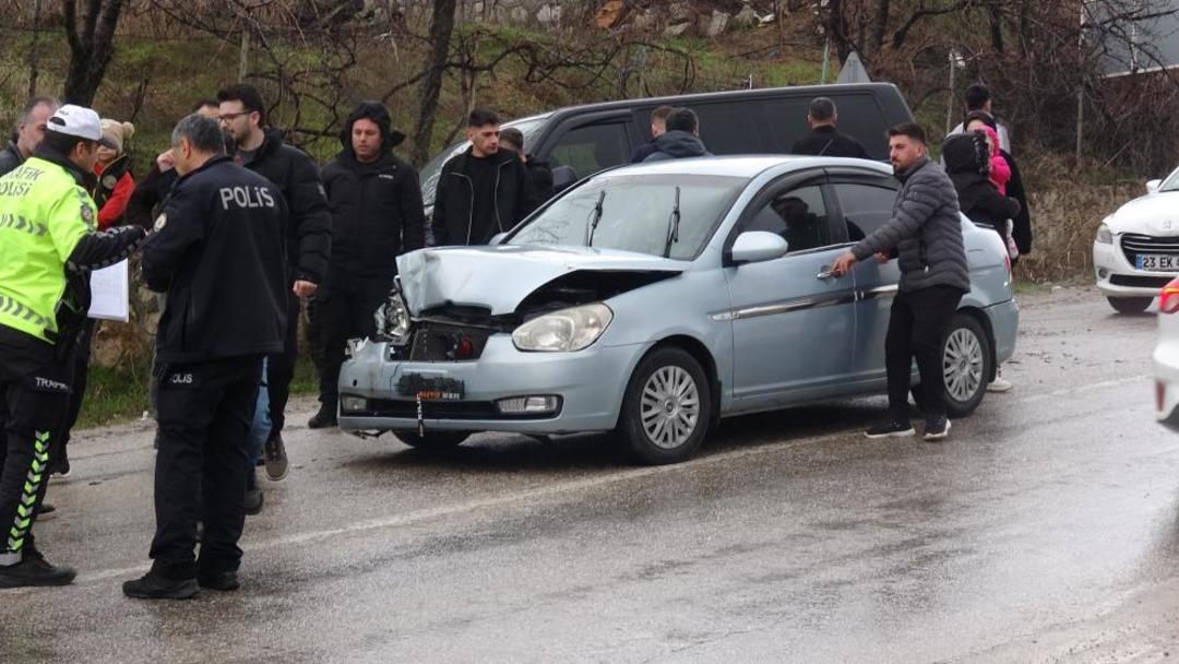 Malatya da 5 ara&ccedil;lı zincirleme kaza: 4 yaralı 2