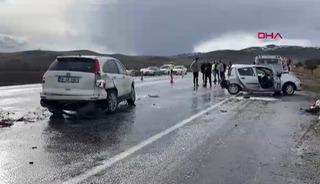 Sivas'ta 3 aracın karıştığı zincirleme kaza: 1 &ouml;l&uuml;, 5 yaralı