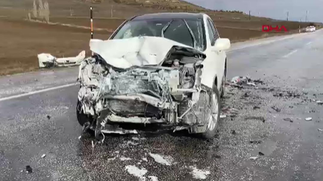 Sivas ta 3 aracın karıştığı zincirleme kaza: 1 ölü, 5 yaralı 1