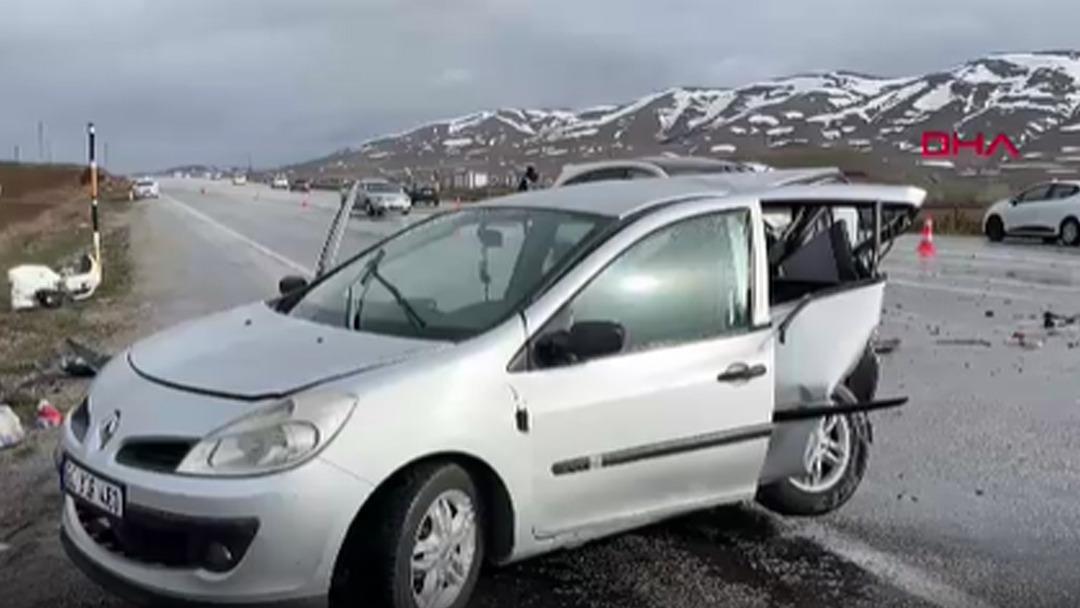 Sivas ta 3 aracın karıştığı zincirleme kaza: 1 ölü, 5 yaralı 2