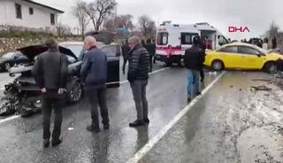 AK Parti konvoyunda kaza: 2 yaralı