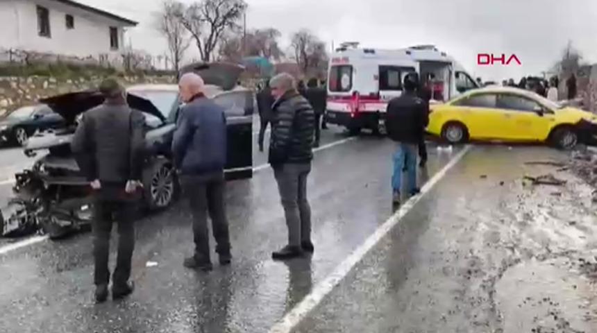 AK Parti konvoyunda kaza meydana geldi: 2 yaralı