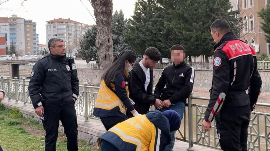 Aksaray&rsquo;da akranı tarafından bı&ccedil;aklanan 16 yaşındaki &ccedil;ocuk yaralandı