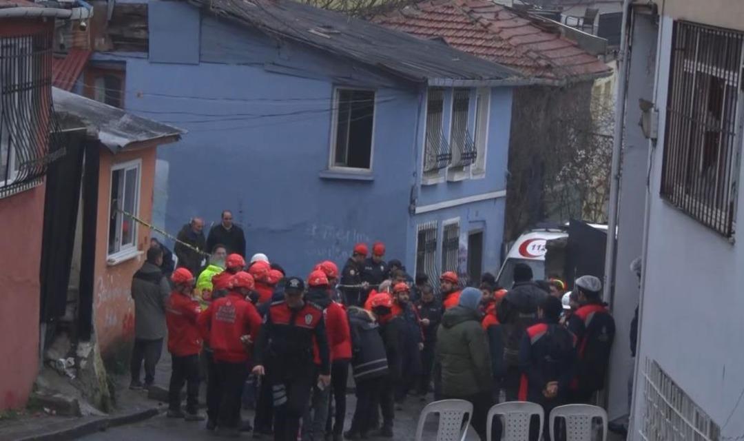 Fatih&rsquo;te iki binanın &ccedil;&ouml;kt&uuml;ğ&uuml; mahallenin sakinleri konuştu: "Patlamayı duyduk, bomba zannettim" 2