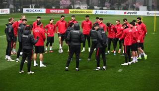 A Milli Futbol Takımı, Romanya ma&ccedil;ı hazırlıklarını s&uuml;rd&uuml;rd&uuml;