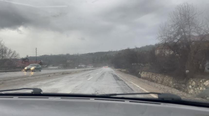 Kastamonu&rsquo;da sağanak yağış s&uuml;r&uuml;c&uuml;lere zor anlar yaşattı