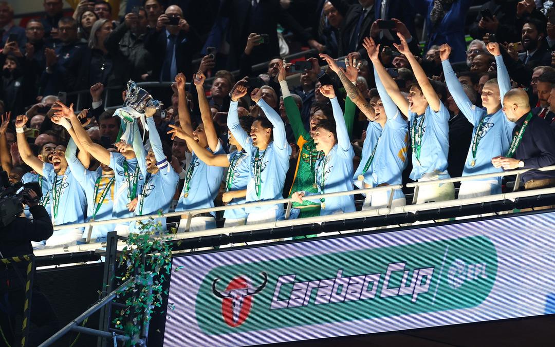 Arsenal ın 33 yıllık kabusu s&uuml;rd&uuml;! Kupa Manchester City nin 1