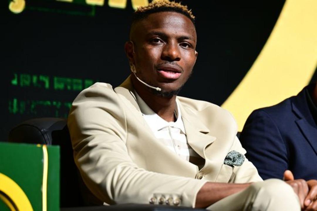 Victor Osimhen T&uuml;rkiye den o kul&uuml;b&uuml; satın alıyor!  3