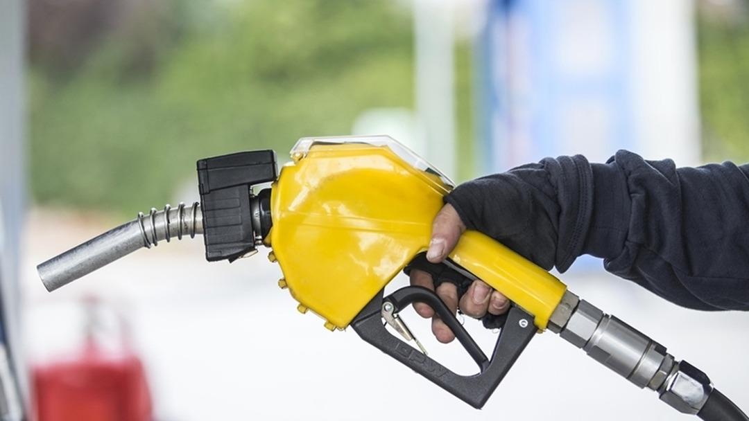 Bir &uuml;lkede akaryakıt satışına kısıtlama: G&uuml;nl&uuml;k alımda litre sınırı 1