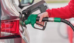 Bir &uuml;lkede akaryakıt satışına kısıtlama: G&uuml;nl&uuml;k alımda litre sınırı