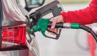 Bir &uuml;lkede akaryakıt satışına kısıtlama: G&uuml;nl&uuml;k alımda litre sınırı