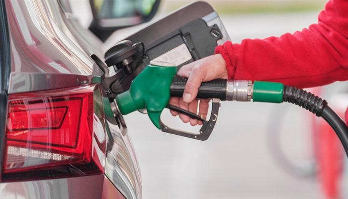 Bir &uuml;lkede akaryakıt satışına kısıtlama: G&uuml;nl&uuml;k alımda litre sınırı