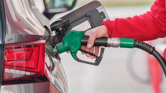 Bir ülkede akaryakıt satışına kısıtlama: Günlük alımda litre sınırı