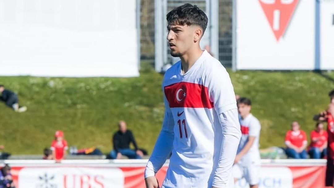 Fenerbahçe den yeni sezonun ilk transfer hamlesi geldi! Anlaşma tamam 2