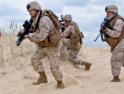 Trump o adaya g&ouml;z&uuml;n&uuml; dikti! Binlerce askerle &ccedil;ıkarma yapacaklar