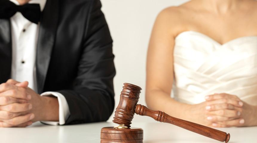 Sadece 3 dakika evli kaldılar! Damadın o s&ouml;z&uuml;yle nikah biter bitmez boşandılar