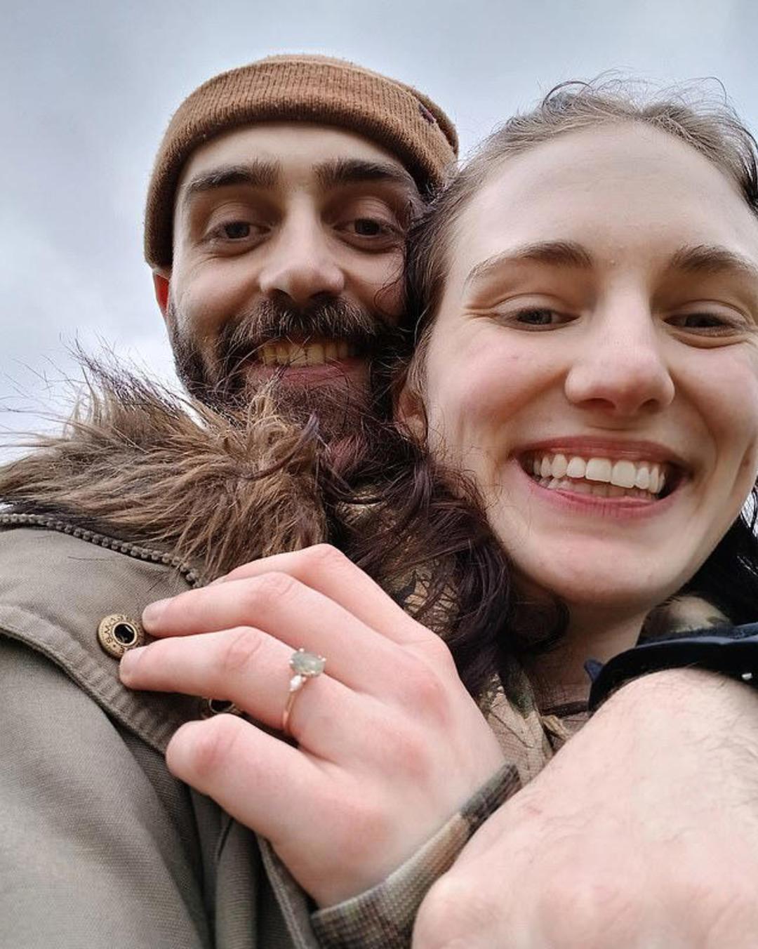 Youtube yorumlardan nişanlısını seçti! 24 saat içinde teklif ettiği şey... 2