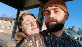 Youtube yorumlardan nişanlısını se&ccedil;ti! 24 saat i&ccedil;inde...