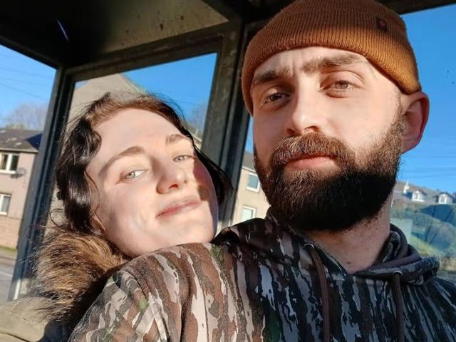 Youtube yorumlardan nişanlısını se&ccedil;ti! 24 saat i&ccedil;inde...