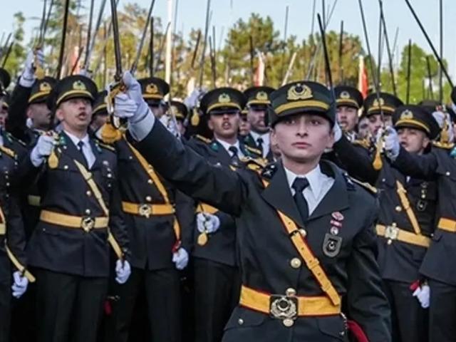 TSK'dan ihra&ccedil; edilmişti! Ebru Eroğlu'nun geri d&ouml;n&uuml;ş&uuml;ne ret