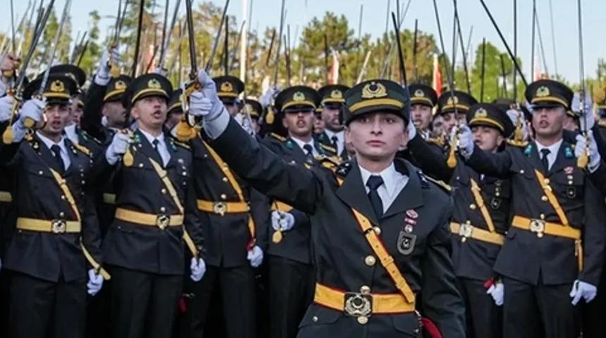 TSK'dan ihra&ccedil; edilmişti! Ebru Eroğlu'nun geri d&ouml;n&uuml;ş&uuml;ne ret