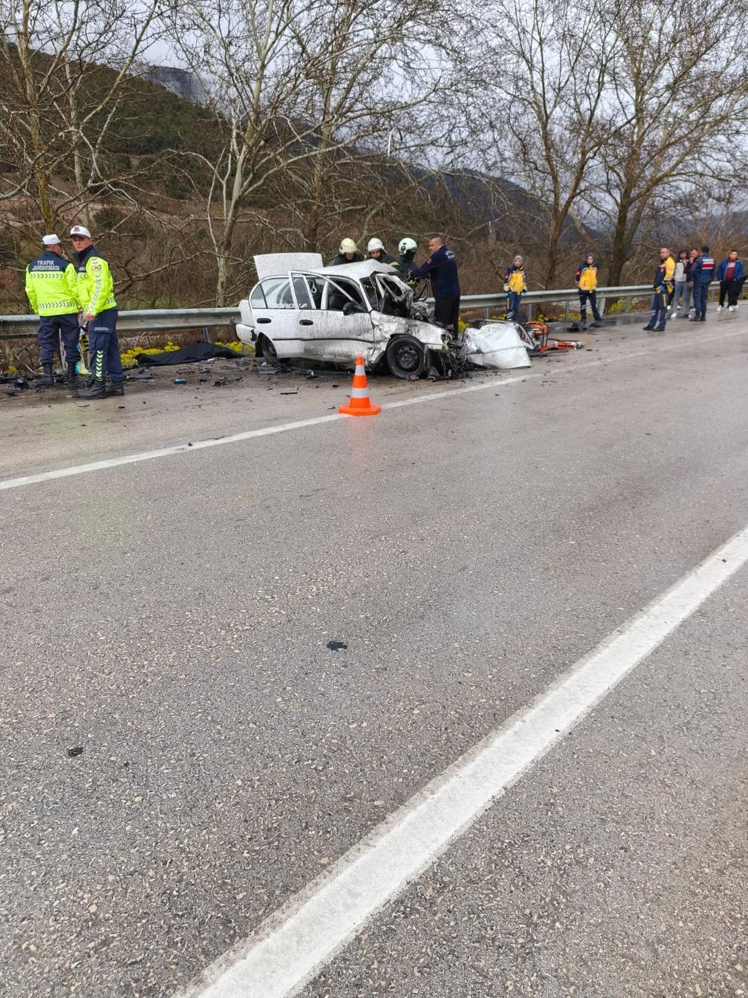 Isparta daki kazadan kahreden haber! Yeni nişanlı &ccedil;ift hayattan koptu 4