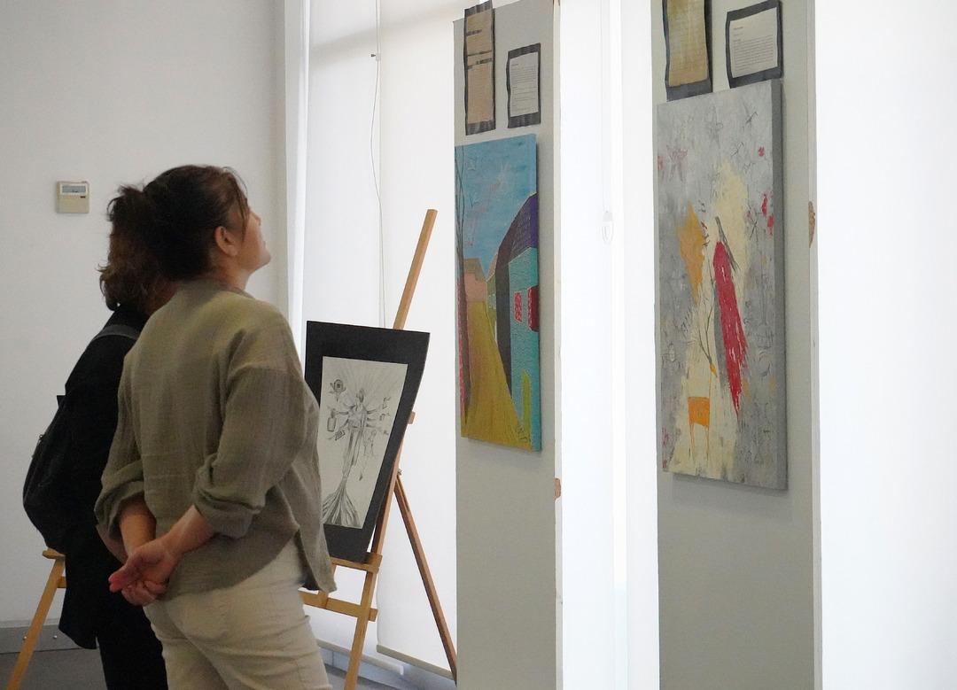 18 kadın, 18 hikaye: Konukevinden gelen mektuplar tuvale yansıdı 6