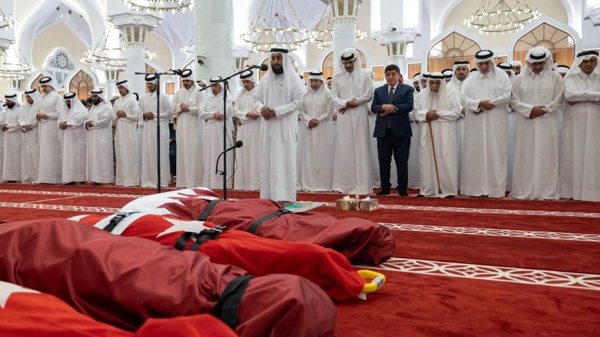 Acı haber Türkiye'yi yasa boğmuştu! Şehitlerimiz için Katar'da cenaze namazı kılındı - Gündem Haberleri