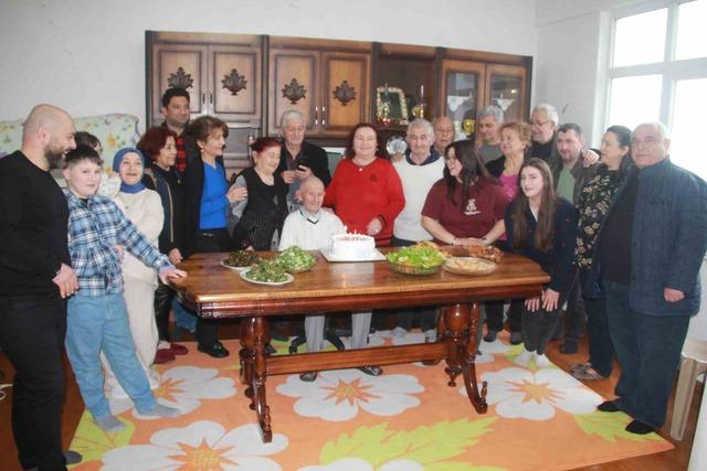 T&uuml;rkiye nin asırlık dedesi! 102&rsquo;nci yaşını kutladı: "Sıhhatim gen&ccedil;lik gibi" 6