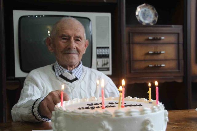 T&uuml;rkiye nin asırlık dedesi! 102&rsquo;nci yaşını kutladı: "Sıhhatim gen&ccedil;lik gibi" 2