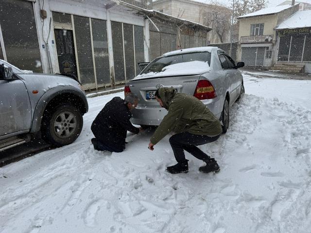 Van, Hakkari ve Bitlis te 103 yerleşim yerine ulaşım sağlanamıyor 3