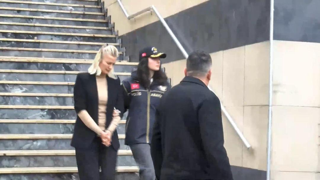 Aleyna Kalaycıoğlu ve annesi g&ouml;zaltında g&ouml;r&uuml;nt&uuml;lendi! Adliyeye sevk edildiler 2