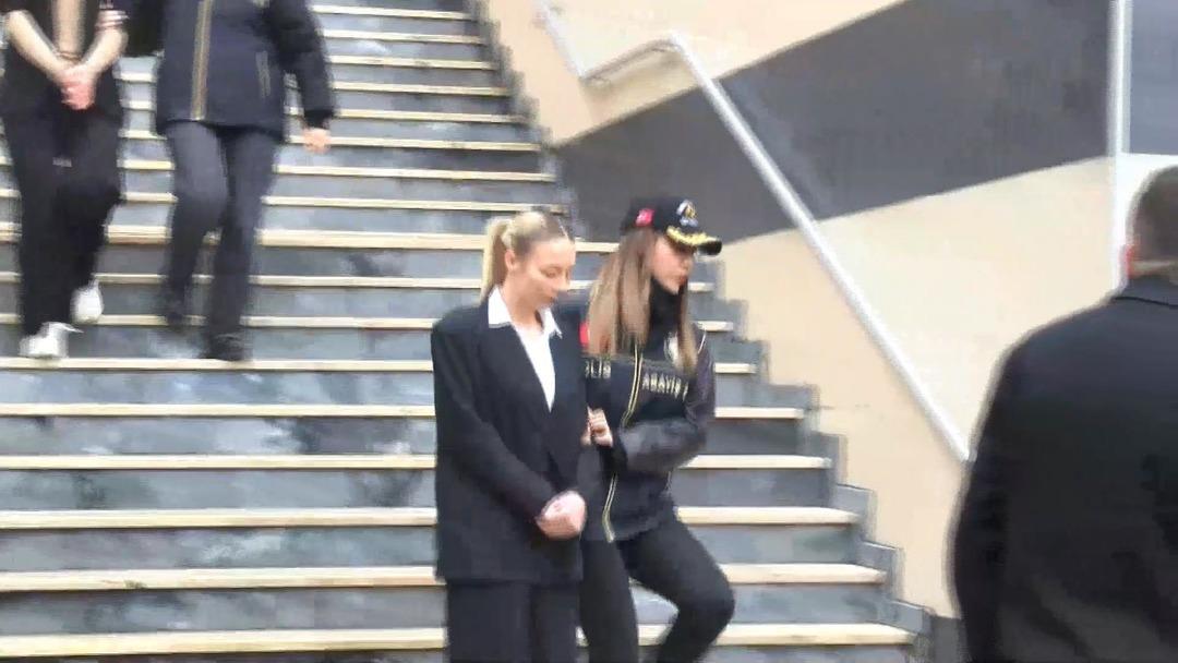 Aleyna Kalaycıoğlu ve annesi g&ouml;zaltında g&ouml;r&uuml;nt&uuml;lendi! Adliyeye sevk edildiler 1