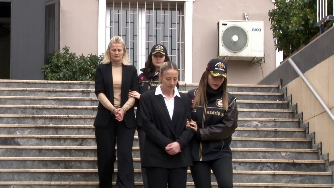 Aleyna Kalaycıoğlu ve annesi g&ouml;zaltında g&ouml;r&uuml;nt&uuml;lendi! Adliyeye sevk edildiler 3