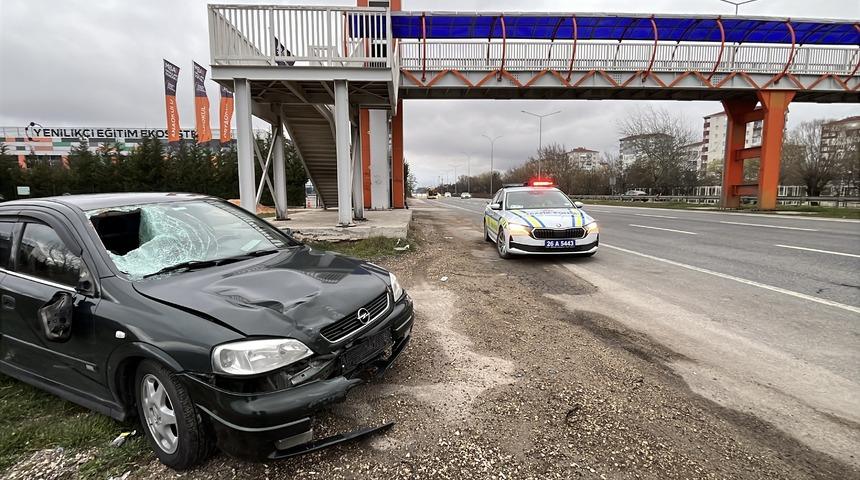 Eskişehir'de otomobilin &ccedil;arptığı kişi &ouml;ld&uuml;