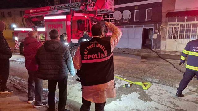 Eskişehir’de gece yangın paniği! 1’i bebek 3 yaralı 2