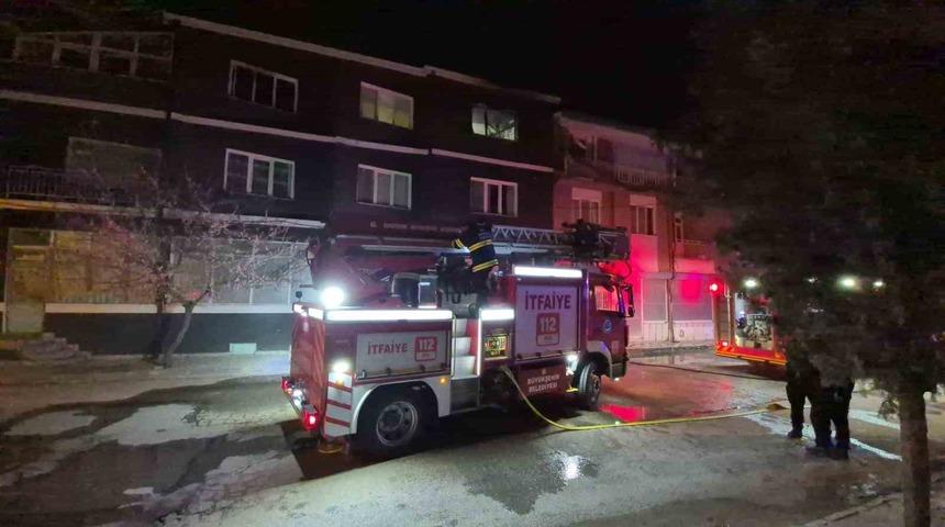 Eskişehir&rsquo;de gece yangın paniği! 1&rsquo;i bebek 3 yaralı