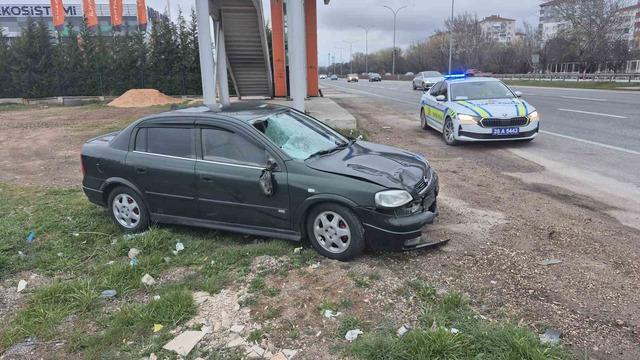 Çevre yolunda otomobilin çarptığı yaşlı adam hayatını kaybetti 6