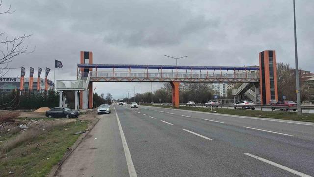 Çevre yolunda otomobilin çarptığı yaşlı adam hayatını kaybetti 5