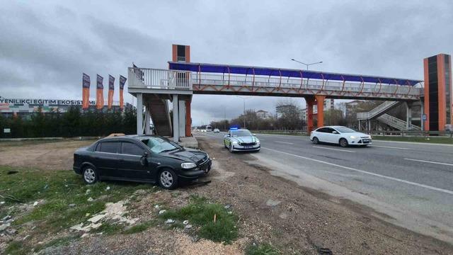 Çevre yolunda otomobilin çarptığı yaşlı adam hayatını kaybetti 1